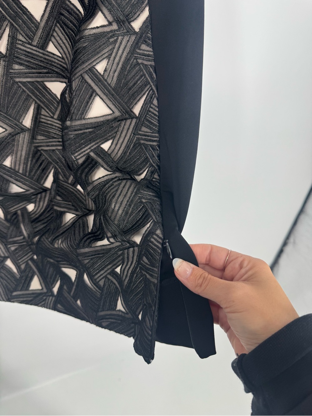 Diane von Furstenberg Black Nude Geometric Pattern Sheath Dress Size 4 - Picture 6 of 14